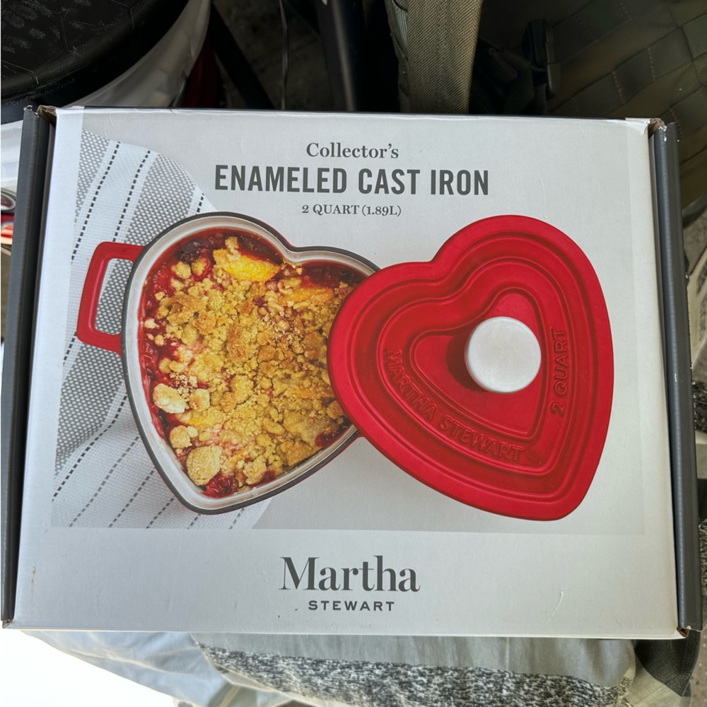 ❤️🆕 MARTHA STEWART Collectors Enamel Cast Iron Heart 2 quart NEW! SOLD OUT!